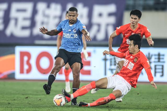 武汉三镇从1比4到4比4扳平国安 邓卓翔幸运又谦虚